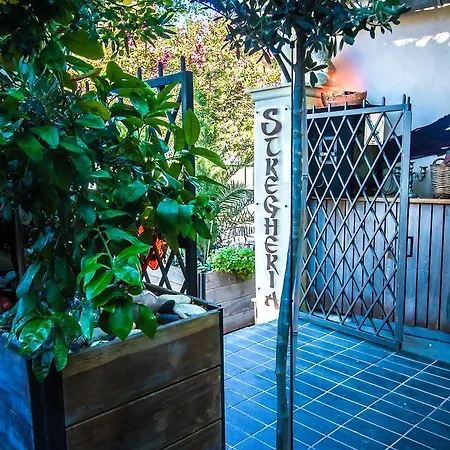 ゲストハウス La Stregheria 3*